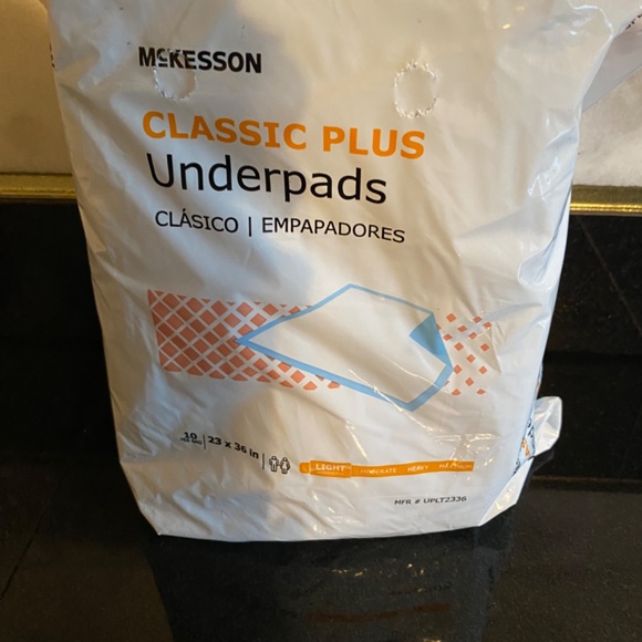 Home- Disposable UnderPads (23” x 36”) Light Absorbent Classic Plus - Picture 5 of 16